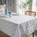 Jacquard -Tischdecke mit Blattmuster